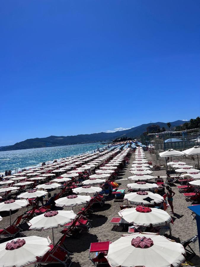Апартаменти Savona Casa Per Vacanze E Lavoro Екстер'єр фото